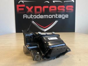 Engine mount from a Volkswagen Golf VII (AUA) 2.0 TDI 150 16V 2019
