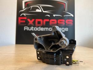 Engine mount from a Volkswagen Golf VII (AUA) 2.0 TDI 150 16V 2019