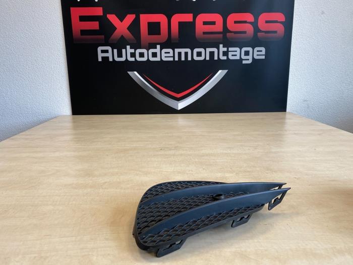 Begagnade Grill Mercedes E (C238) E-350 EQ Boost 2.0 Turbo 16V Pris € 45,00 Marginaltabell erbjuds av Express Autodemontage