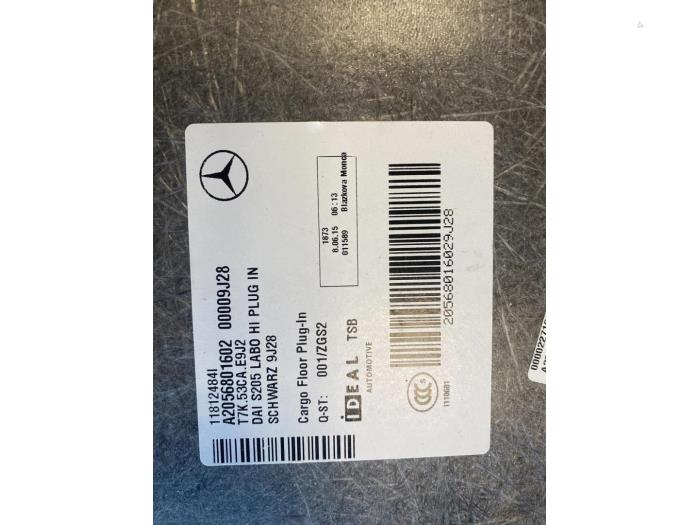 Alfombrilla de maletero de un Mercedes-Benz C Estate (S205) C-350 e 2.0 16V 2015