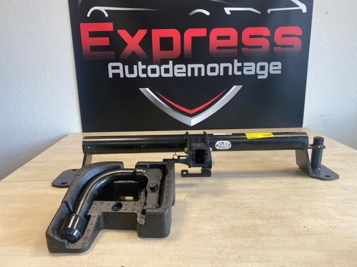 Anhängerkupplung BMW 1 serie 118i 1.5 TwinPower 12V - 186083M01 BRINK