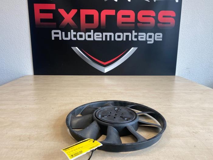Używane Wentylator Audi A8 (D5) 3.0 V6 24V 55 TFSI Mild Hybrid Quattro Cena € 75,00 Procedura marży oferowane przez Express Autodemontage