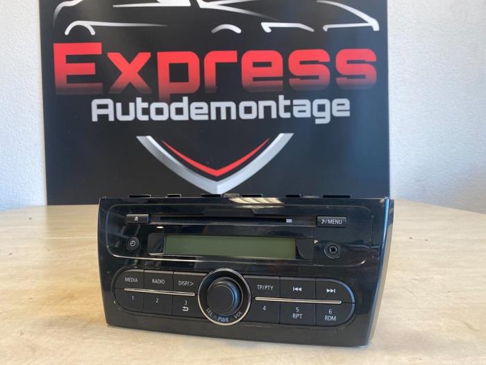 Begagnade Radio Mitsubishi Space Star (A0) 1.0 12V Pris € 49,00 Marginaltabell erbjuds av Express Autodemontage