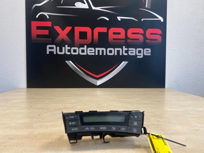 Begagnade Klimatpanel Toyota Prius (ZVW3) 1.8 16V Pris € 190,00 Marginaltabell erbjuds av Express Autodemontage