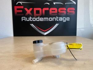 Begagnade Expansionskärl Opel Karl 1.0 12V Pris € 12,10 Inklusive moms erbjuds av Express Autodemontage