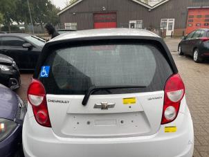 Begagnade Baklucka Chevrolet Spark 1.0 16V Pris € 95,00 Marginaltabell erbjuds av Express Autodemontage