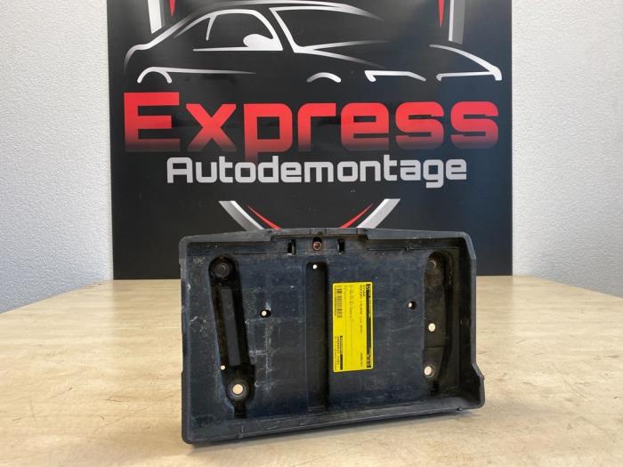 Battery bracket