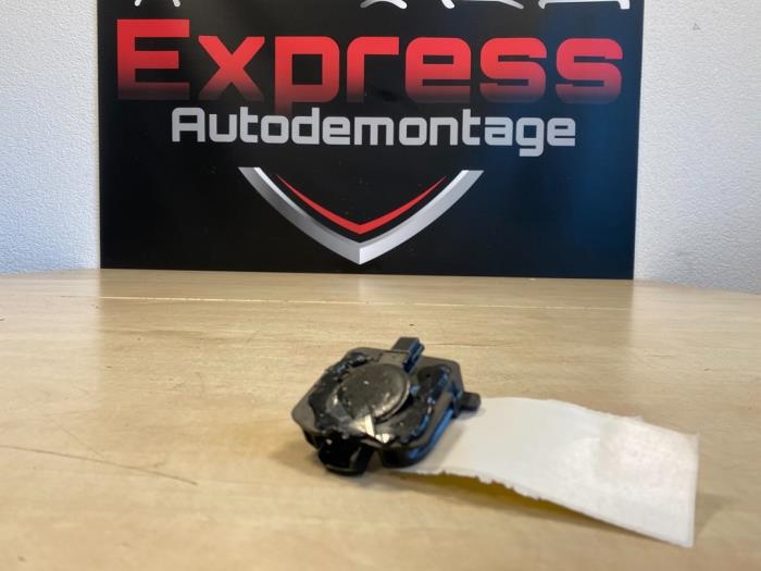 Begagnade Regnsensor BMW 1 serie (F40) 118i 1.5 TwinPower 12V Pris € 19,00 Marginaltabell erbjuds av Express Autodemontage