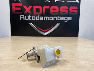 Begagnade Huvudcylinder Volkswagen Polo VI (AW1) 1.0 MPi 12V Pris € 25,00 Marginaltabell erbjuds av Express Autodemontage