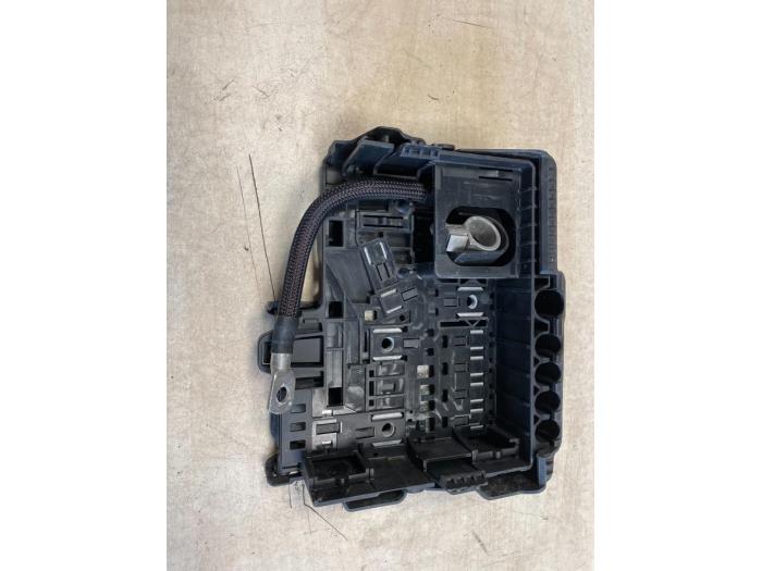 Fuse box Opel Corsa E 1.0 SIDI Turbo 12V 525230582 GM