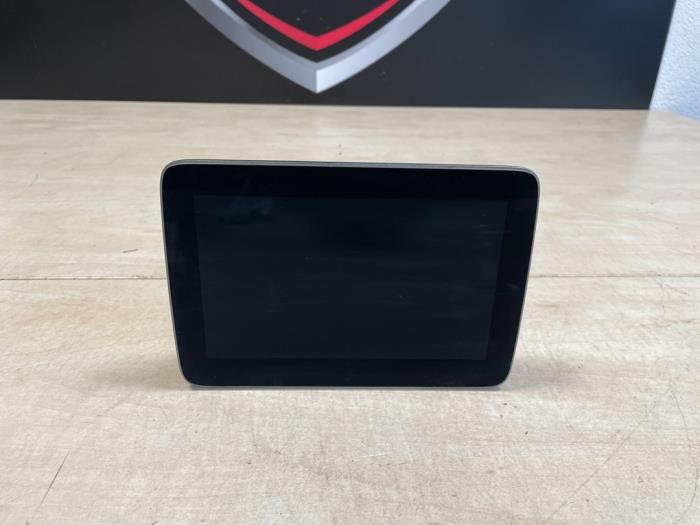 Usagé Affichage navigation Mercedes GLA (156.9) 1.6 180 16V Prix € 175,00 Règlement à la marge proposé par Express Autodemontage