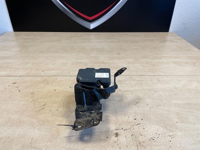 ABS-pump från en Volkswagen Polo VI (AW1) 1.0 12V BlueMotion Technology 2019