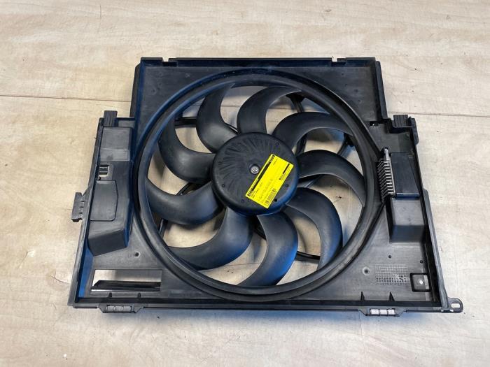 Cooling fans from a BMW 1 serie (F20) M140i 3.0 24V 2017
