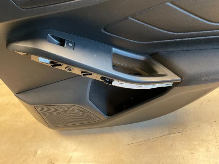 Revêtement portière haut 4portes arrière droite d'un Ford Focus 4 1.0 Ti-VCT EcoBoost 12V 100 2019
