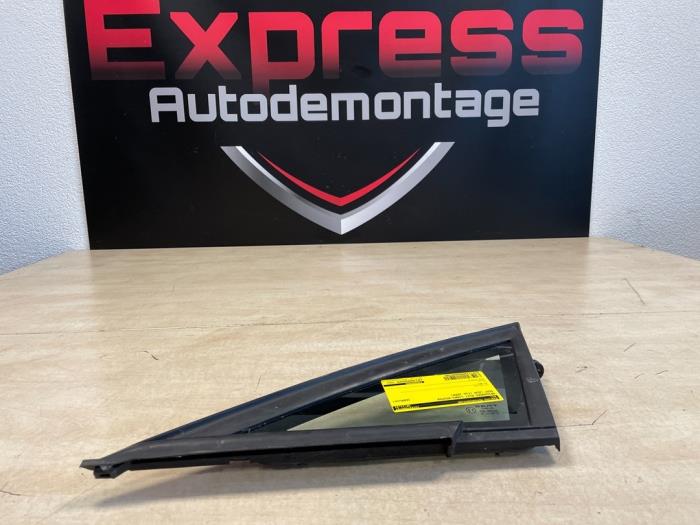 Usados Ventanilla triangular izquierda detrás Seat Leon (1P1) 1.4 TSI 16V Precio € 10,00 Norma de margen ofrecido por Express Autodemontage