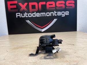 Used Fuel filter housing Peugeot 208 II (UB/UH/UP) 1.5 BlueHDi 100 Price € 50,00 Margin scheme offered by Express Autodemontage