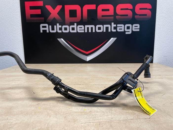 Begagnade Vattenrör Volkswagen Golf VII Variant (AUVV) 2.0 TDI 150 16V Pris € 10,00 Marginaltabell erbjuds av Express Autodemontage