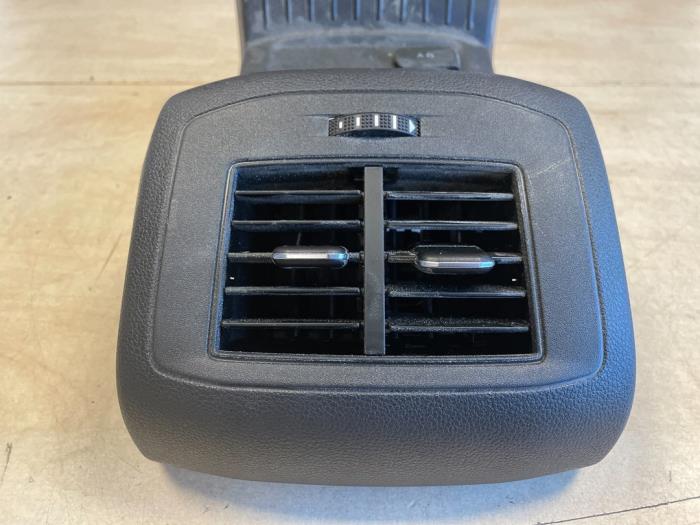 Luchtrooster en tijdklok console