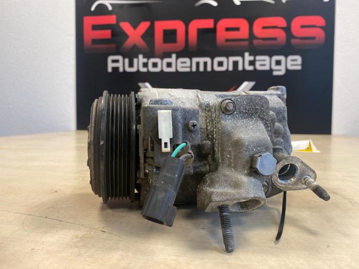 Air conditioning pump from a Ford Fiesta 6 (JA8) 1.6 TDCi 16V 95 2011