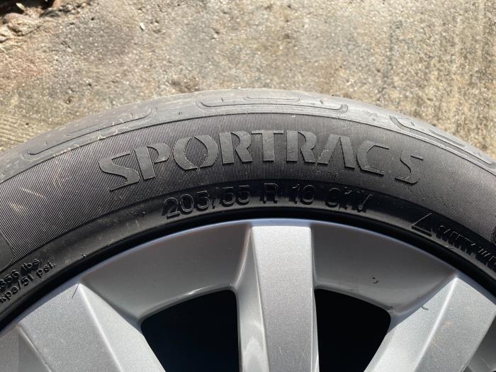 Sportfelgensatz + Reifen van een Mercedes-Benz A (W176) 2.0 A-220 Turbo 16V 4-Matic 2017