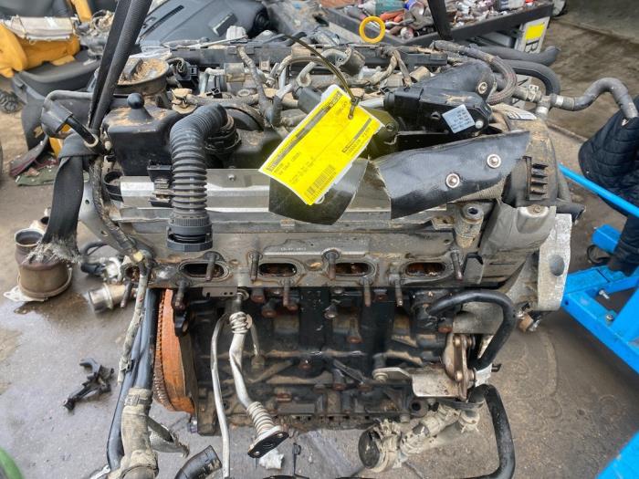 Motor from a Volkswagen Golf VII Variant (AUVV) 1.6 TDI 16V 2015