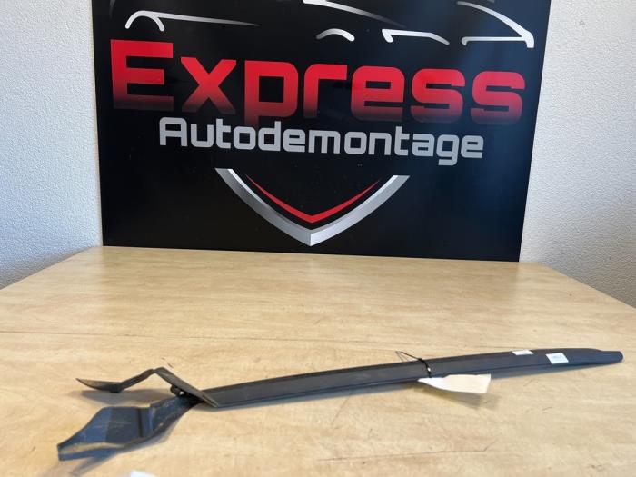 Gebrauchte Windschutzscheibe blende Set Ford Focus 4 Wagon 1.0 Ti-VCT EcoBoost 12V 125 Preis € 25,00 Margenregelung angeboten von Express Autodemontage
