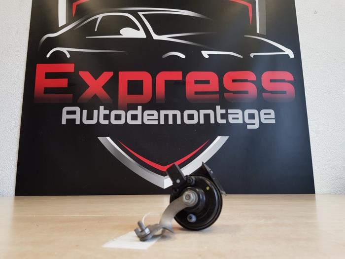 Używane Klakson Audi A5 Sportback (F5A/F5F) 2.0 TDI Ultra 16V Cena € 14,00 Procedura marży oferowane przez Express Autodemontage