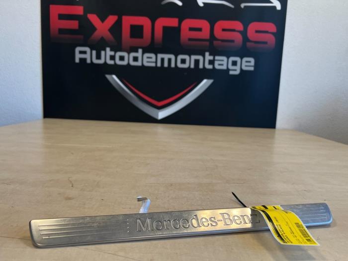 Begagnade Innerbelysning Mercedes A (177.0) 1.5 A-180d Pris € 45,00 Marginaltabell erbjuds av Express Autodemontage