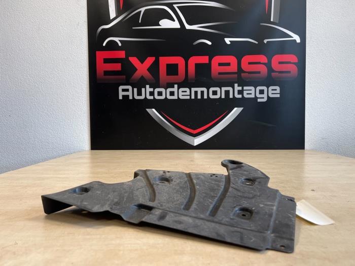 Gebrauchte Abdeckplatte sonstige BMW 1 serie (F40) 118i 1.5 TwinPower 12V Preis € 15,00 Margenregelung angeboten von Express Autodemontage