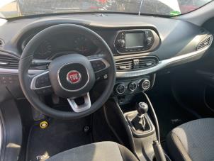 Usados Juego y módulo de airbag Fiat Tipo (356H/357H) 1.4 16V Precio € 1.500,00 Norma de margen ofrecido por Express Autodemontage