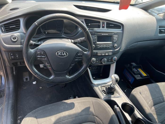 Begagnade Airbagset + modul Kia Cee'd Sportswagon (JDC5) 1.6 CRDi 16V VGT Pris € 500,00 Marginaltabell erbjuds av Express Autodemontage