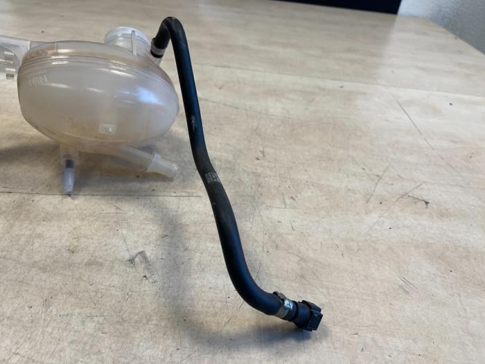 Expansion vessel from a Fiat Tipo (356H/357H) 1.4 16V 2019