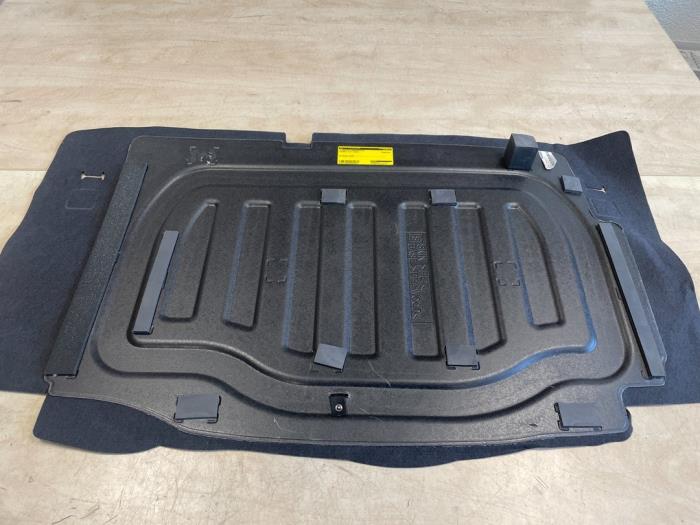 Floor panel load area from a Hyundai i10 (B5) 1.0 12V 2019