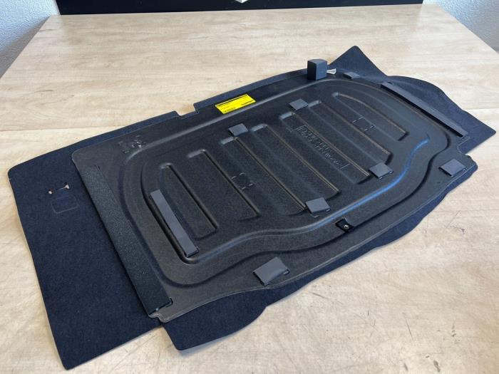 Floor panel load area from a Hyundai i10 (B5) 1.0 12V 2019