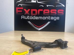 Begagnade Främre gaffelben, höger Opel Karl 1.0 12V Pris € 35,00 Marginaltabell erbjuds av Express Autodemontage