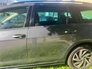 Używane Drzwi lewe tylne wersja 4-drzwiowa Volkswagen Golf VII Variant (AUVV) 2.0 TDI 150 16V Cena € 450,00 Procedura marży oferowane przez Express Autodemontage