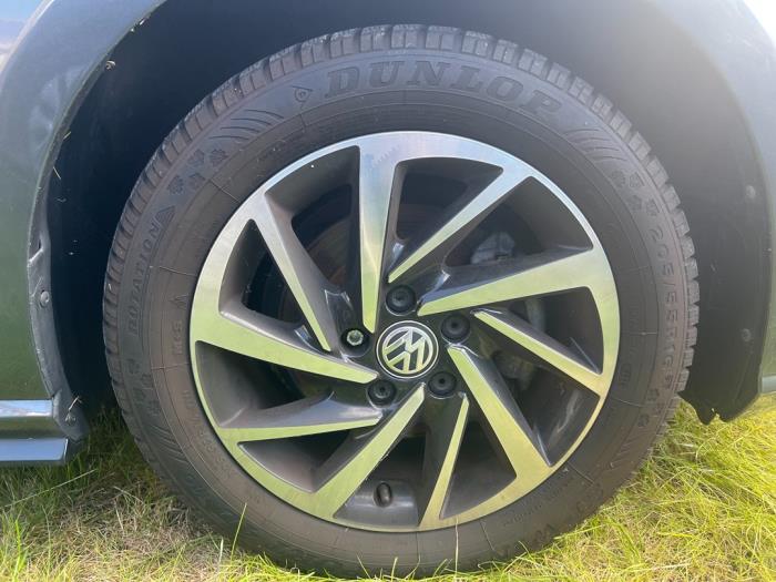 Set of wheels + tyres from a Volkswagen Golf VII Variant (AUVV) 2.0 TDI 150 16V 2019