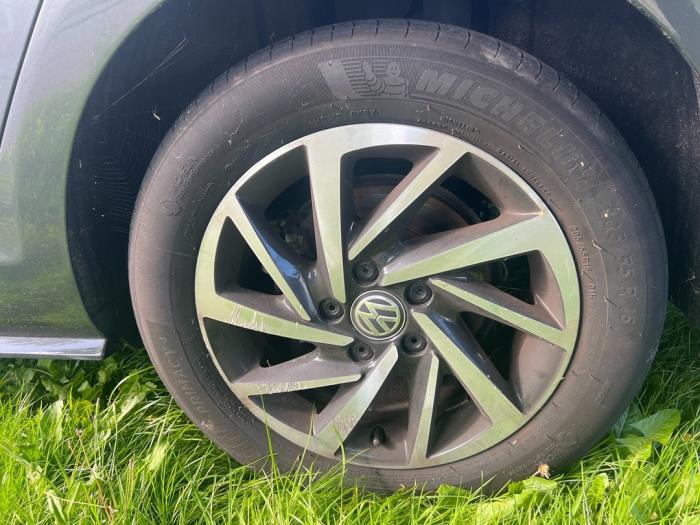 Set of wheels + tyres from a Volkswagen Golf VII Variant (AUVV) 2.0 TDI 150 16V 2019