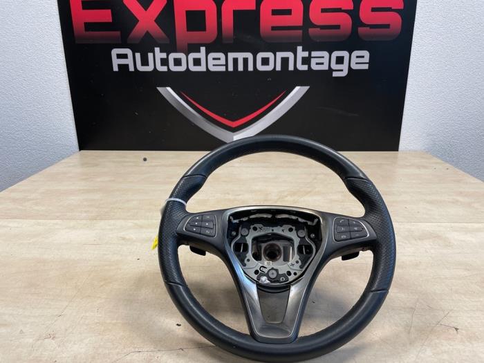 Begagnade Ratt Mercedes GLA (156.9) 1.6 180 16V Pris € 225,00 Marginaltabell erbjuds av Express Autodemontage