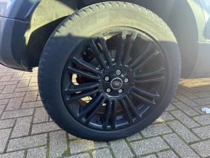 Used Wheel + tyre Landrover Range Rover Evoque (LVJ/LVS) 2.2 TD4 16V Price on request offered by Express Autodemontage