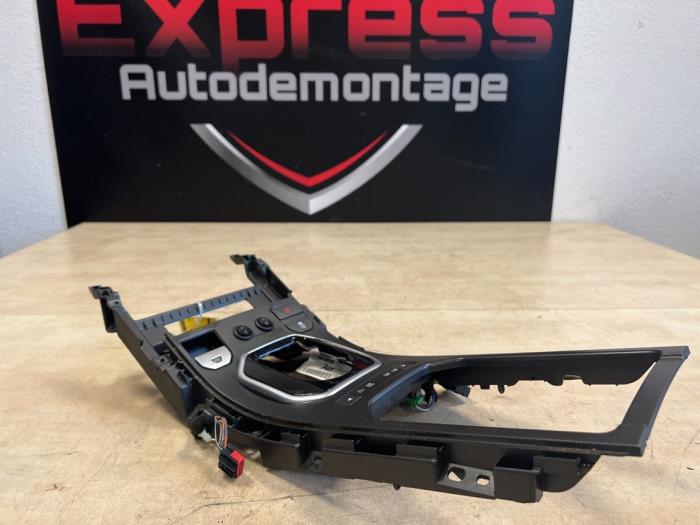 Używane Konsole srodkowe Landrover Range Rover Evoque (LVJ/LVS) 2.2 TD4 16V Cena € 195,00 Procedura marży oferowane przez Express Autodemontage