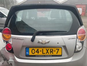 Begagnade Baklucka Chevrolet Spark (M300) 1.0 16V Pris € 95,00 Marginaltabell erbjuds av Express Autodemontage