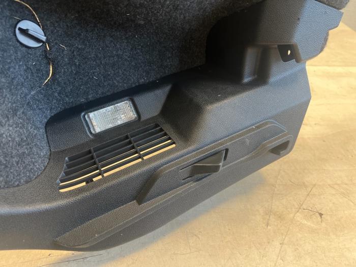 Tapizado de maletero derecha de un Volkswagen Polo VI (AW1) 1.0 TSI 12V 2018