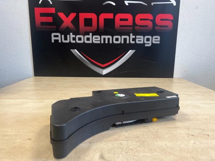 Begagnade Bashögtalare Volkswagen Polo VI (AW1) 1.0 TSI 12V Pris € 75,00 Marginaltabell erbjuds av Express Autodemontage