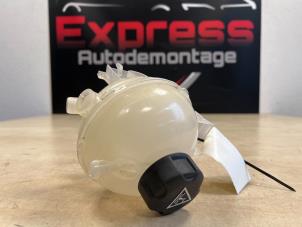 Used Expansion vessel Peugeot 308 (L3/L8/LB/LH/LP) 1.2 12V e-THP PureTech 130 Price on request offered by Express Autodemontage