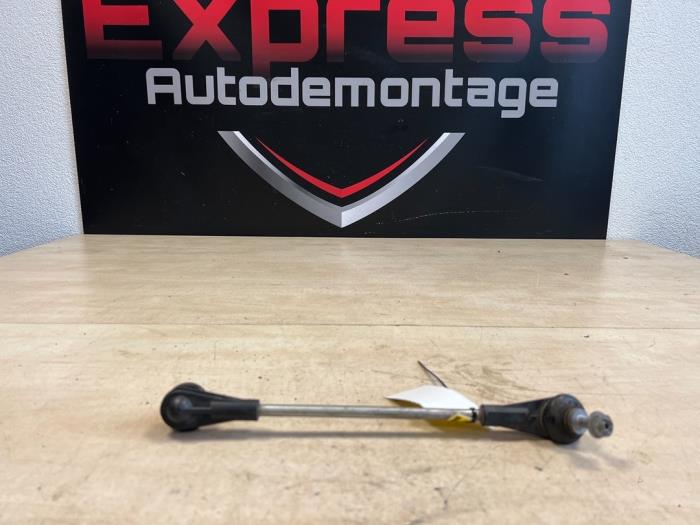 Anti-roll bar guide from a BMW 1 serie (F40) 118i 1.5 TwinPower 12V 2020