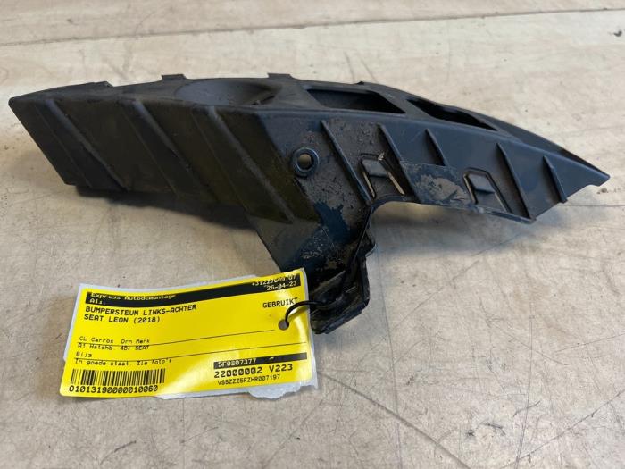Rear bumper bracket, left from a Seat Leon (5FB) 1.4 TSI 16V 2018