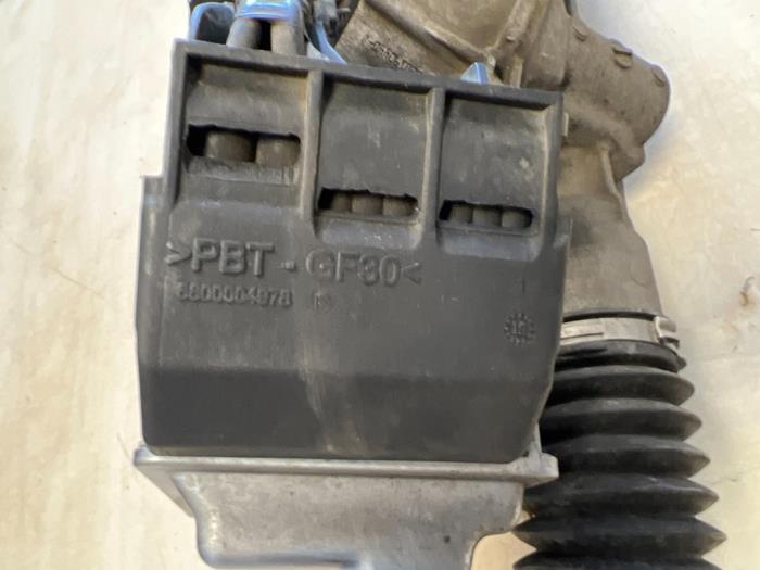 Caja de dirección asistida de un Peugeot 5008 II (M4/MC/MJ/MR) 1.2 12V e-THP PureTech 130 2019