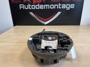 Usagé Kit de réparation pneus Renault Zoé (AG) 51kW Prix € 15,00 Règlement à la marge proposé par Express Autodemontage