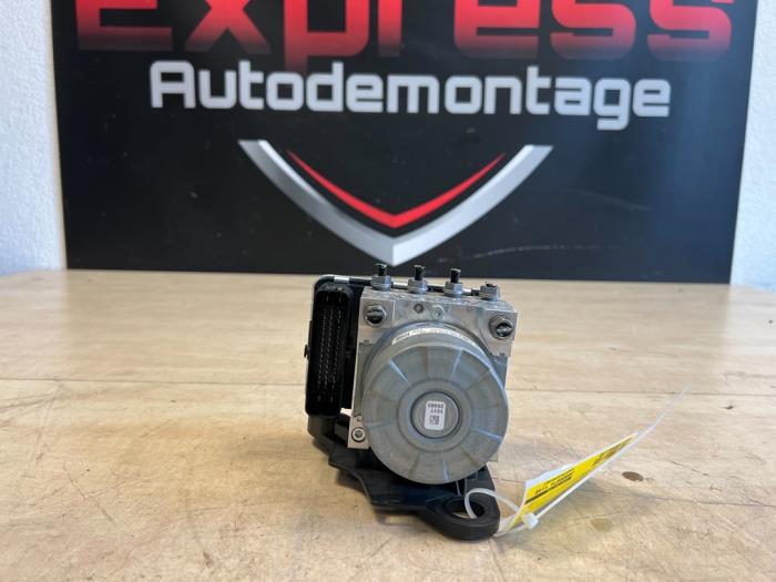Begagnade ABS-pump Volkswagen Golf VII (AUA) 2.0 TDI 150 16V Pris € 145,20 Inklusive moms erbjuds av Express Autodemontage